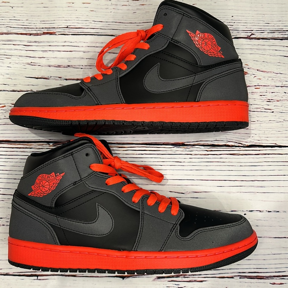 Jordan 1 Retro Mid_Black infrared-Sz-9.5-Released 2014 - Picture 2 of 11